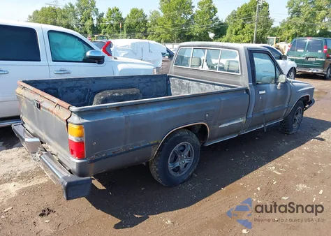 1986 Toyota Pickup 1/2 Ton Rn55 Dlx z USA, uszkodzony, nr VIN JT4RN55D3G0202116